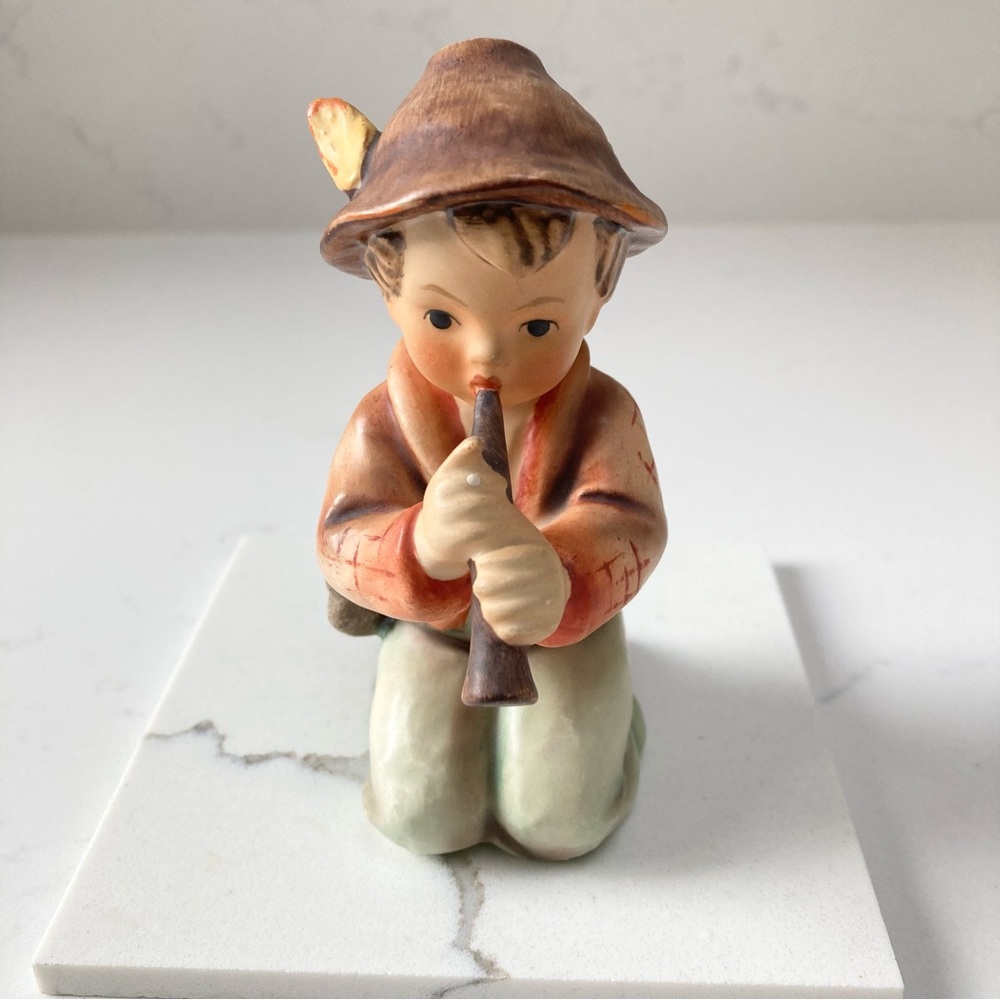 Goebel Hummel Figurine
Little Tooter #214